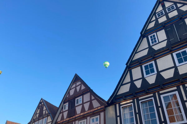 Der Holzwerk Ballon über den Dächern von Celle