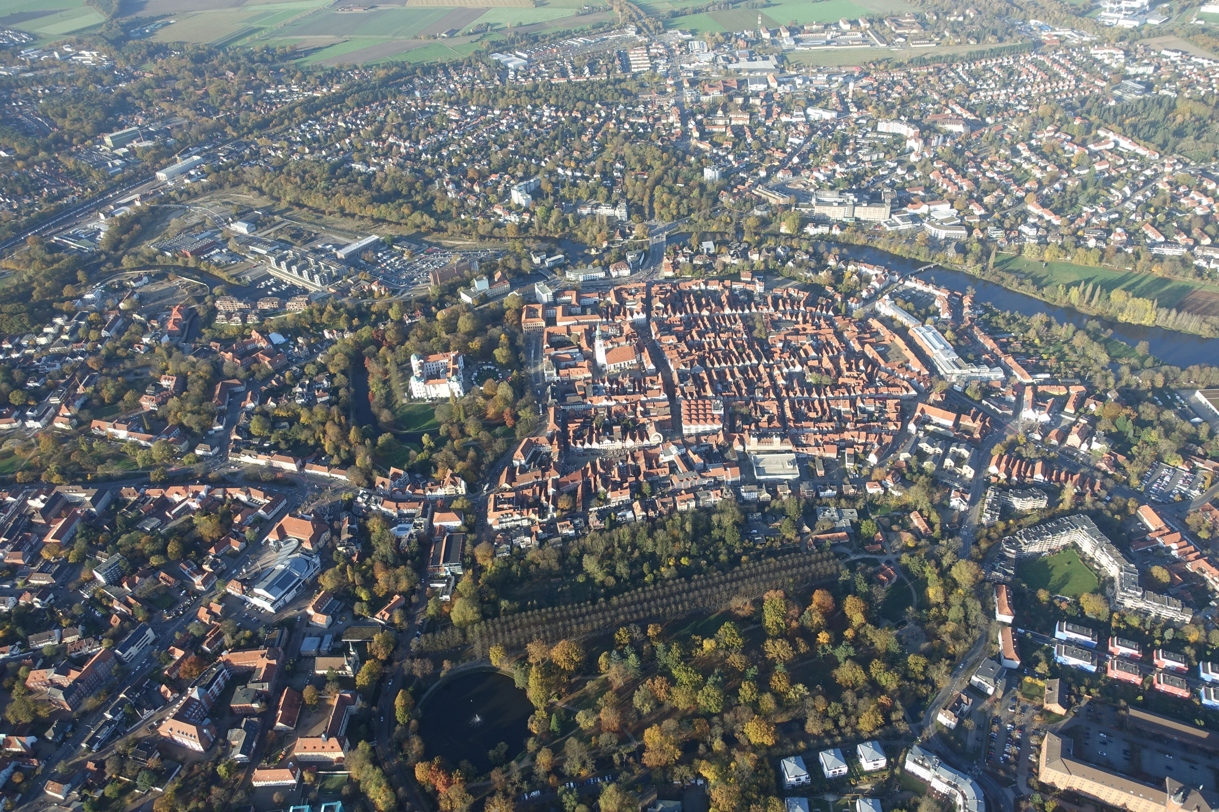 Celle herbstlich bunt aus dem Holzwerk Ballon